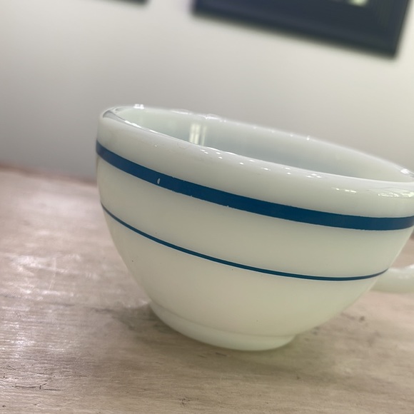 🔹 Vintage Pyrex Milk Glass Coffee Mug🔹 - Picture 2 of 6